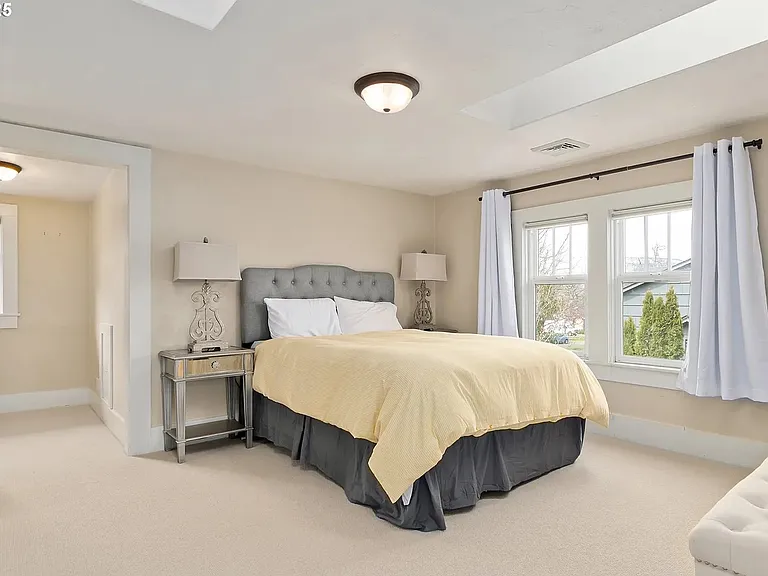 1545 Villard St — Photo 29