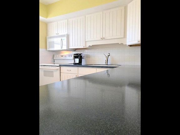 3rd image of 389 Anglers Dr N