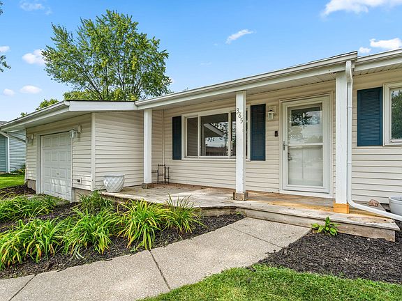 3rd image of 385 Riviera Ct