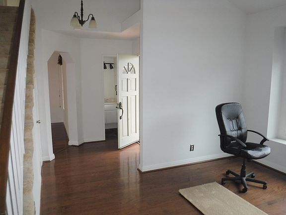 3rd image of 6 Woodswallow Ln