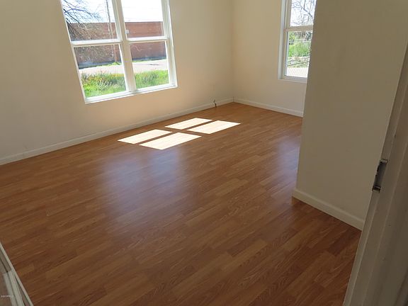4th image of 206 N Garrott St
