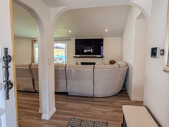 3rd image of 20408 Coulson St