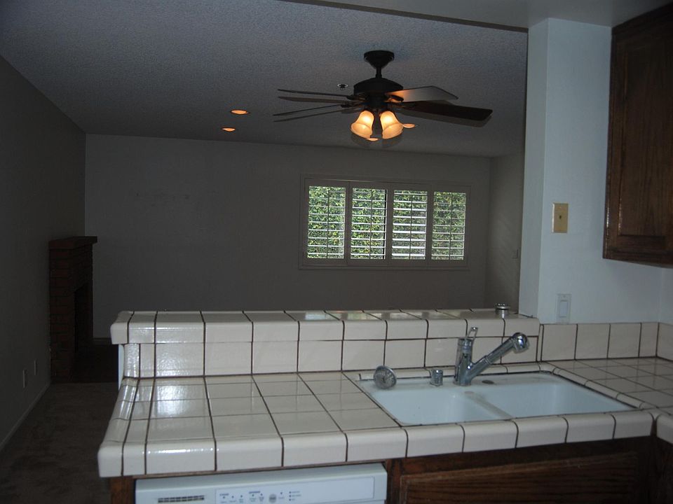 Kithcen Sink and Dishwasher