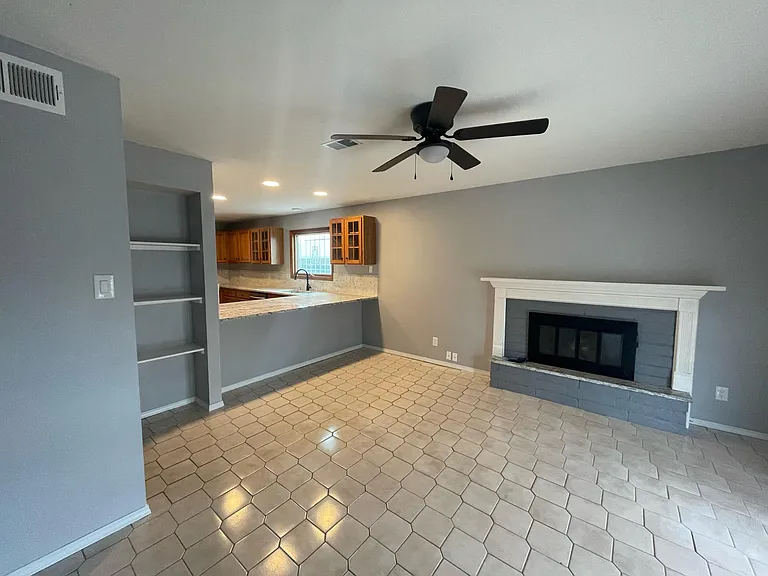 9009 Pony Express Trl NE — Photo 5