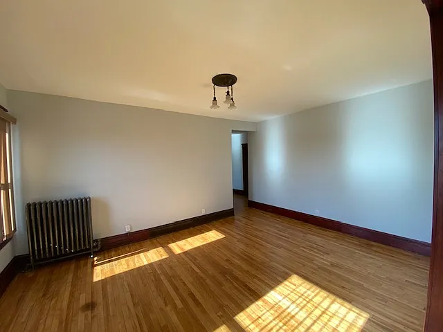 West Franklin Avenue Apartments — Photo 14