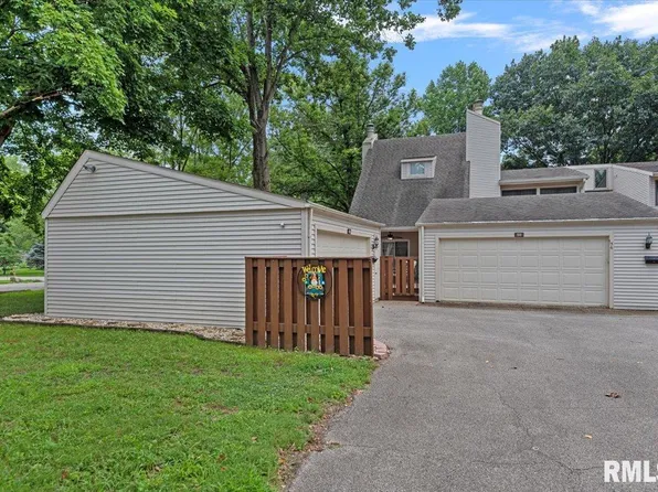 55 Country Pl, Springfield, IL 62703