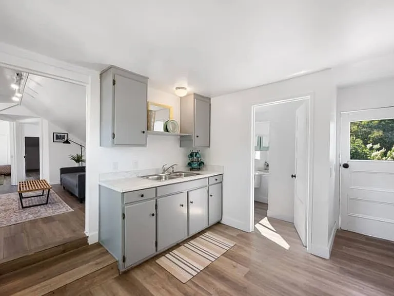 1512 Pine St — Photo 5