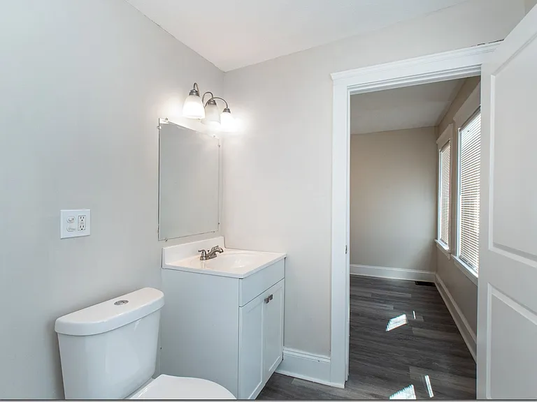 1406 W 75th St — Photo 15