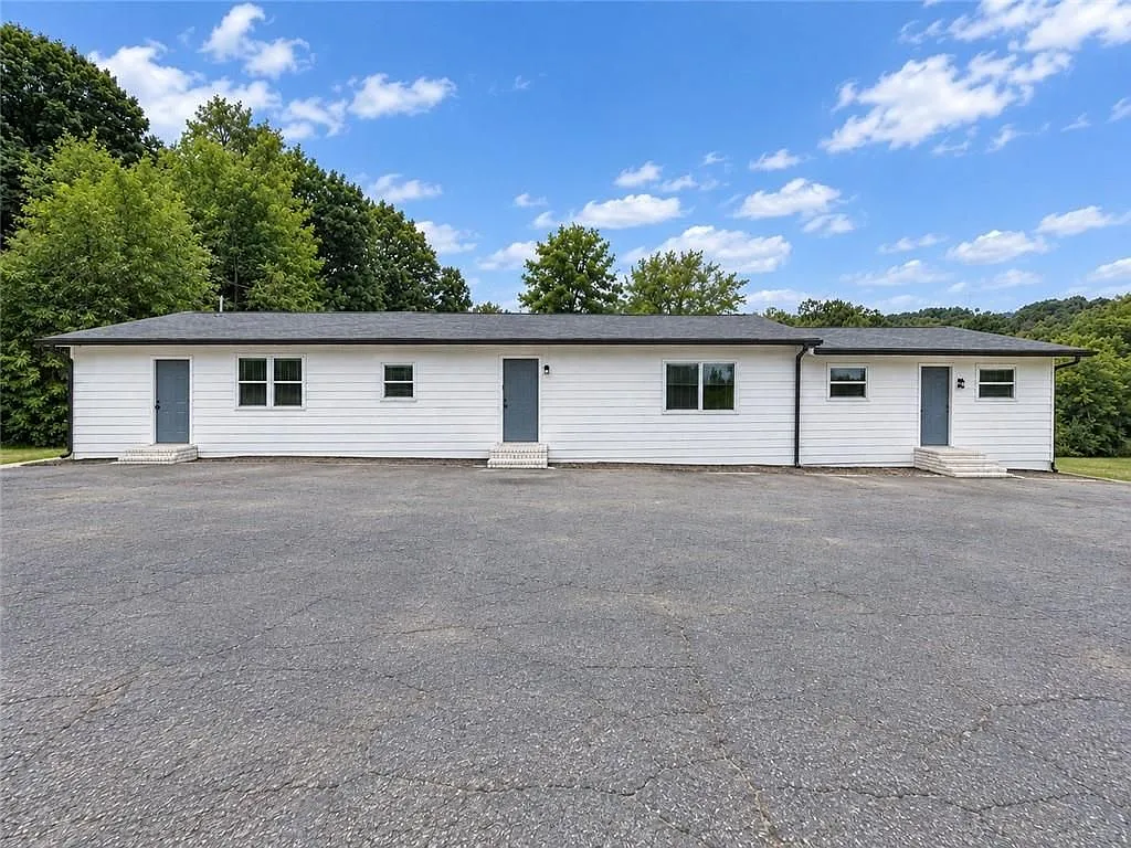 801 Peeples Valley Rd — Photo 1