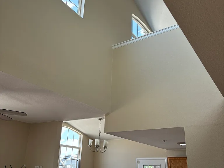 Spacious vaulted ceiling in the living room