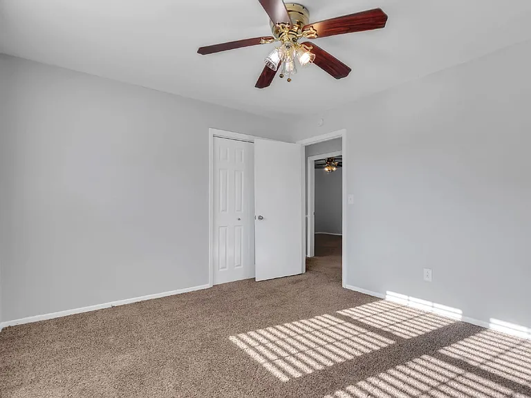 4 Dickens Ln — Photo 20