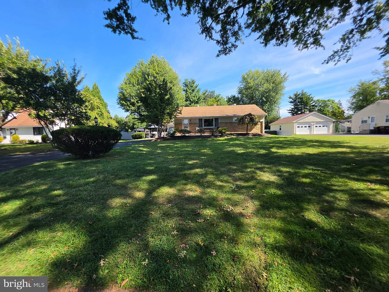 4 bed, 2.0 bath, 1820 sqft, $4,000 — Photo 2