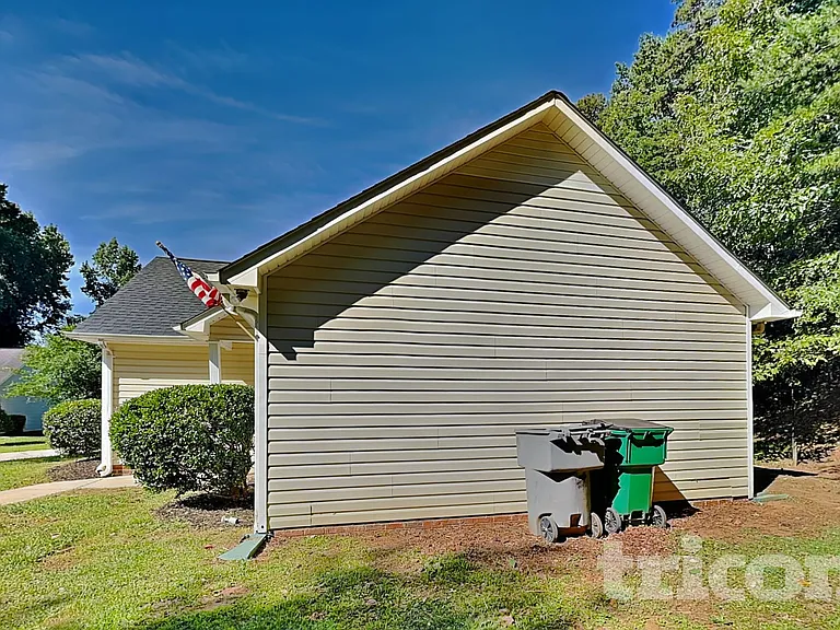 8820 Kismet Dr — Photo 14