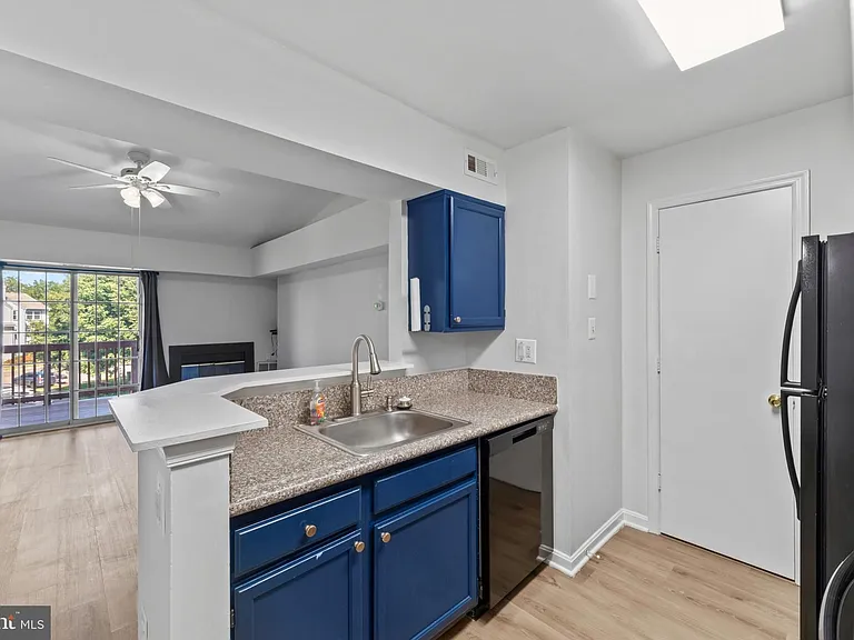 6901 Victoria Dr #I — Photo 6
