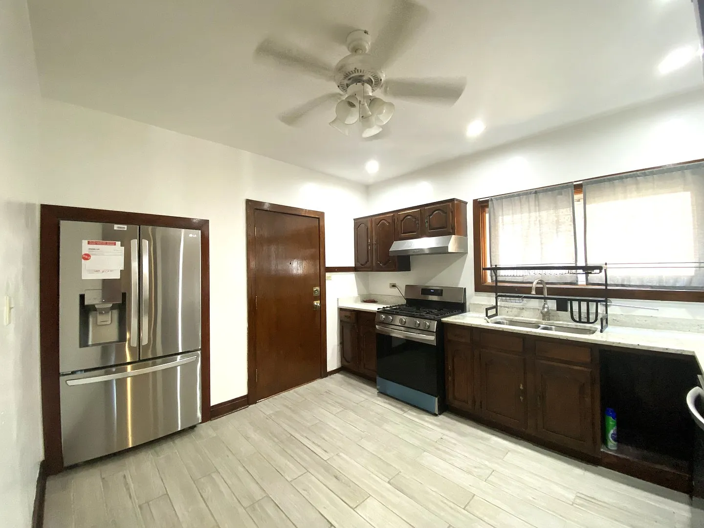 2 bed, 1100 sqft, $1,800 — Photo 3