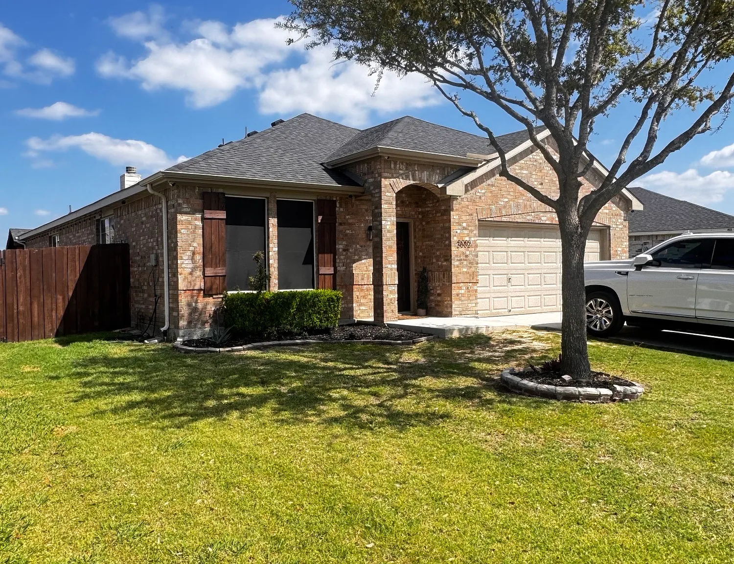 4 bed, 2096 sqft, $2,300 — Photo 2