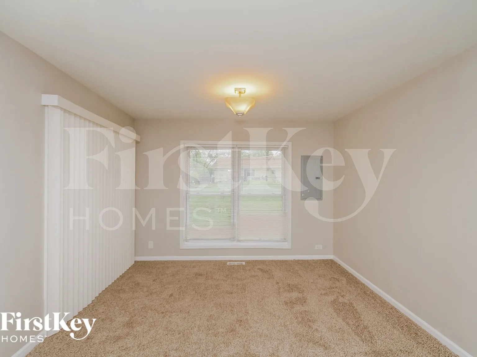 3 bed, 1.5 bath, 1224 sqft, $4,385 — Photo 3
