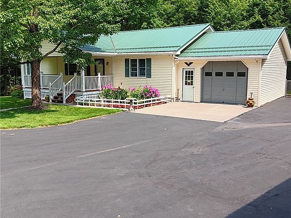 2nd image of 4931 Devlen Rd