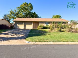 1613 Edge Hill Rd, Benbrook, TX 76126