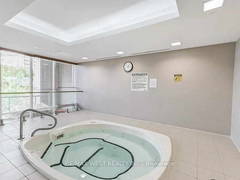 1 Bedford Rd #818 — Photo 28