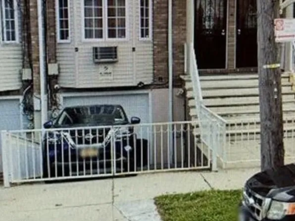913 Euclid Avenue image 1 of 22