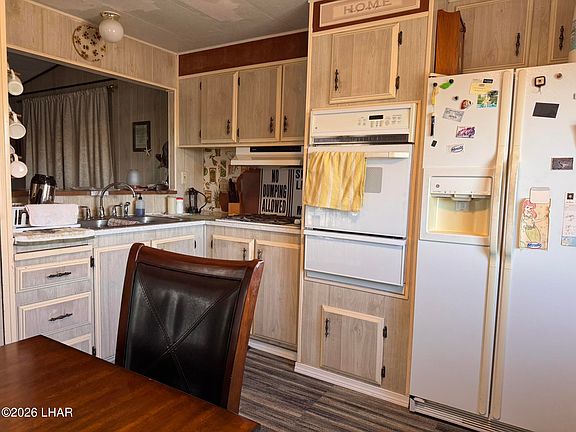 4th image of 587 W Pyramid St