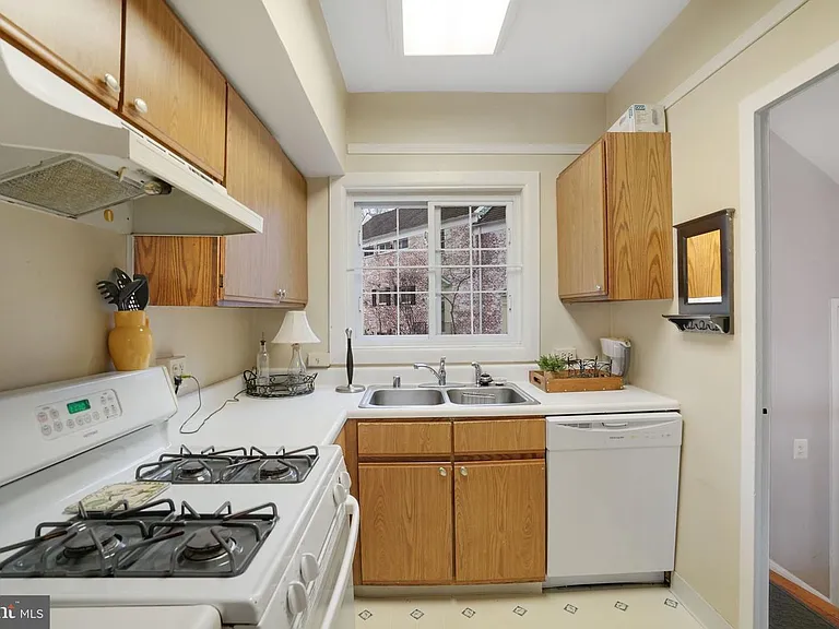 1629 Fitzgerald Ln — Photo 5