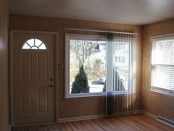Foyer, Entry