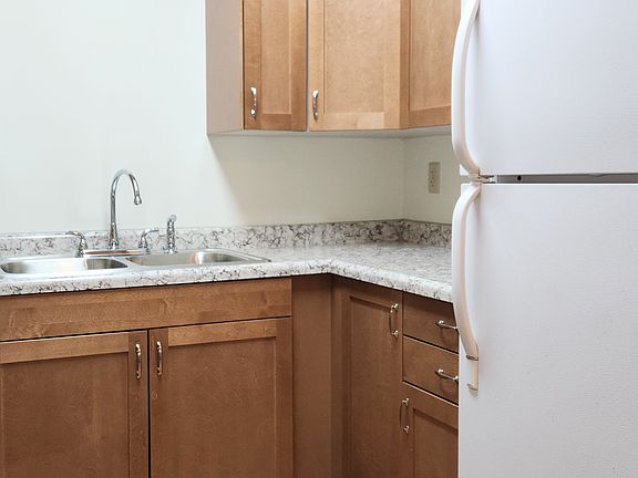 2nd image of 328 Oxford Ct APT 2