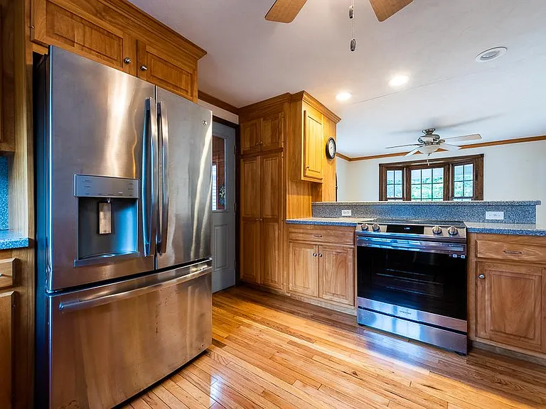 131 Hemlock Dr — Photo 11