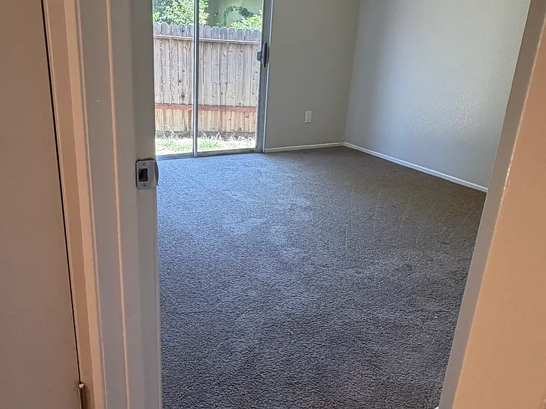 North Dutton Place Apartments — Photo 30