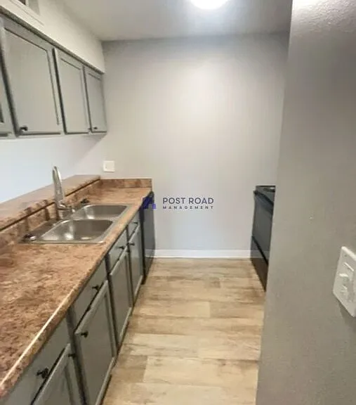 501 W 27th St S #201 — Photo 8
