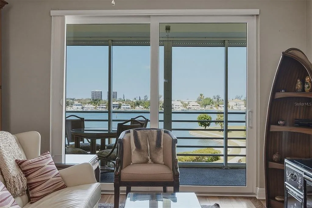 2 bed, 2.0 bath, 1200 sqft, $4,000 — Photo 4