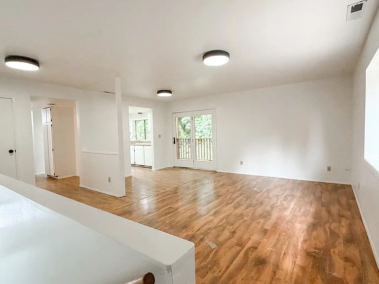 3510 NE Sunset Blvd #B — Photo 1