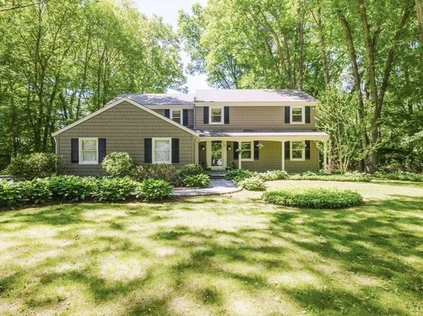 27 Tallwood Dr, Seekonk, MA 02771
