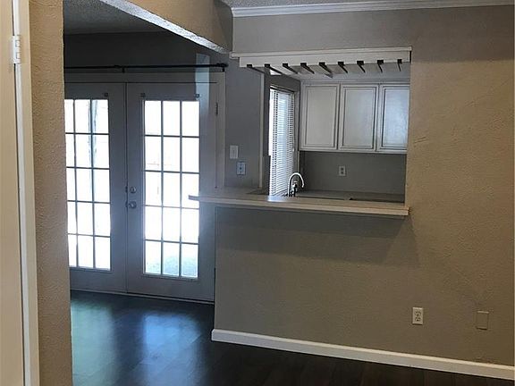 2nd image of 719 Sceptre Cir