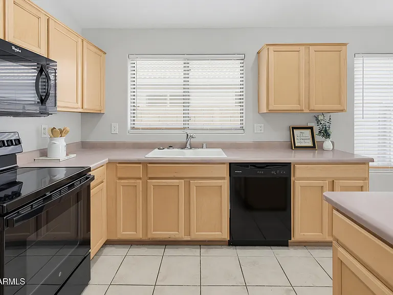 543 W Grovers Ave — Photo 13