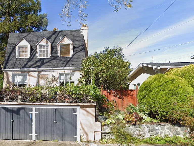 1406 Holly St — Photo 2
