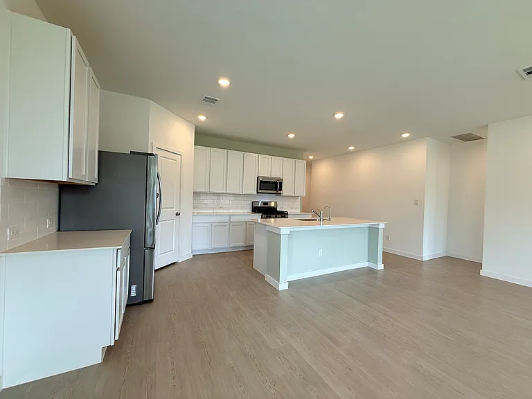 31979 Rustle Pkwy — Photo 7