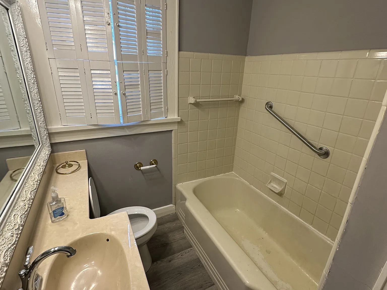 301 Gibson Street - 1 — Photo 2