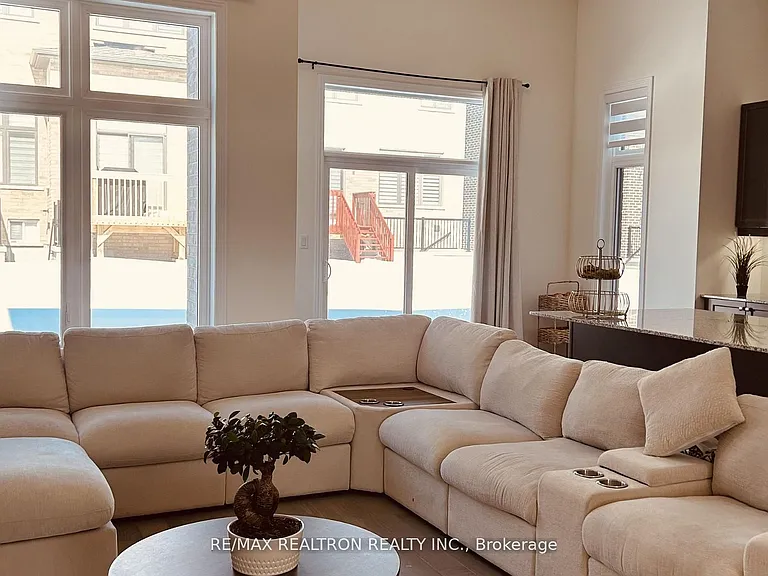 1136 Wilmington Ave — Photo 6