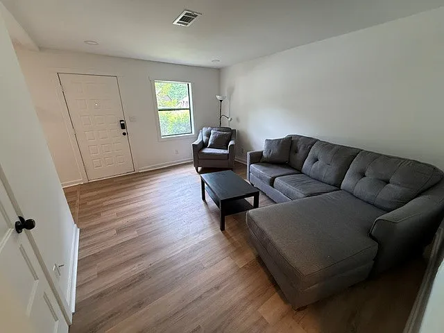 1814 B Guyer St — Photo 2
