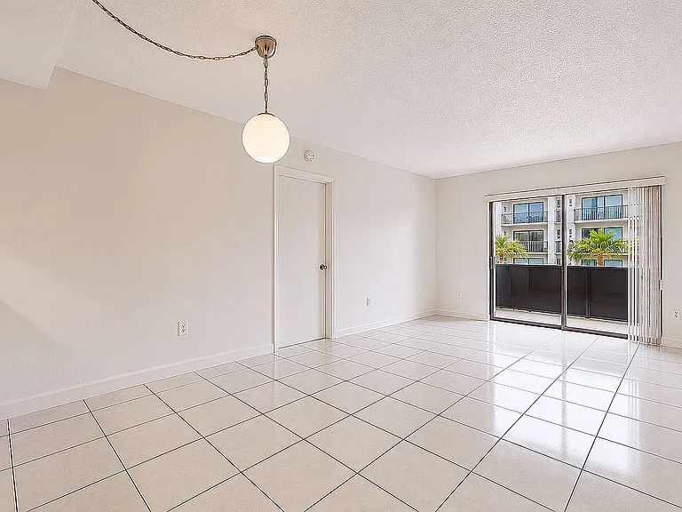 9732 Hammocks Blvd #102 — Photo 4
