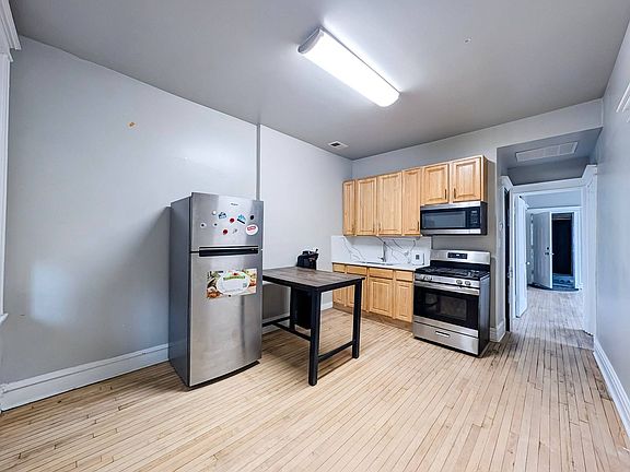 4th image of 2838 W Roosevelt Rd