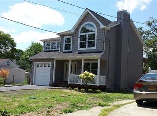 47 Brunswick Rd, Ronkonkoma, NY 11779