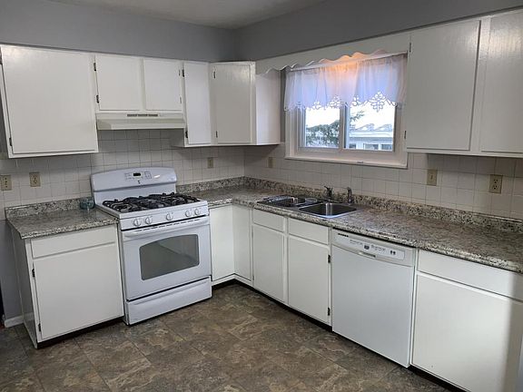 5th image of 276 Nelson Ave