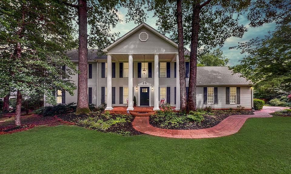 1st image of 215 Country Wood Dr