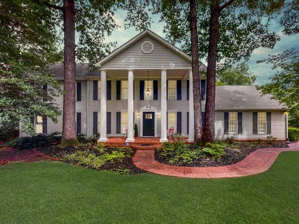 215 Country Wood Dr, Paris, TN 38242