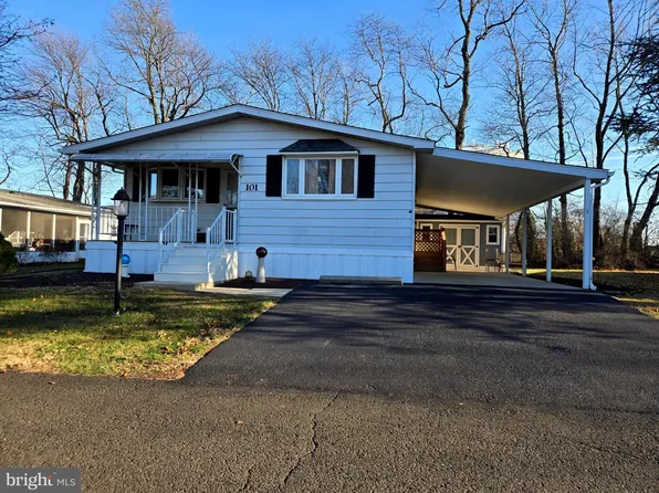 101 Pasture Ln, Chalfont, PA 18914