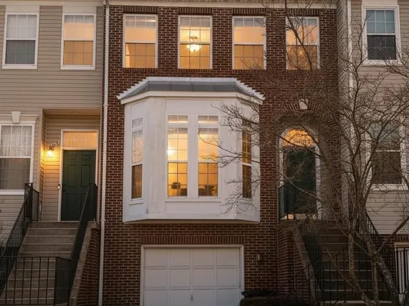 14647 Seasons Dr, Centreville, VA 20120